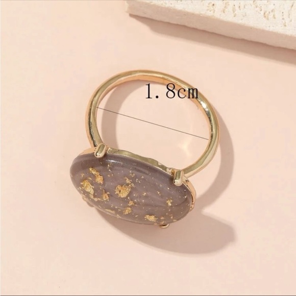 Speckled Oval stone ring, Taupe and Gold, Size 8 - Picture 3 of 3